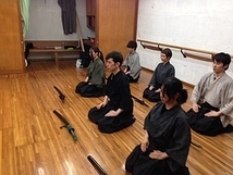 ★殺陣＆時代劇W.S★【３ヶ月待ちの人気クラスが追加特別開催 決定！】 里見八犬伝・巌流島・新撰組など有名舞台/映画を担当する殺陣師・振付師・アクション監督が直接指導！！ ～殺陣 / アクション / 時代劇を始めたい俳優・声優・ダンサーに必見～ ［夏季特別開催・7/27開催決定］ 受講料 特別３０%オフ！ ■東京W.S・有名芸能人御用達■