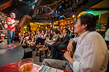 日本語と英語の即興コメディショー 5月公演