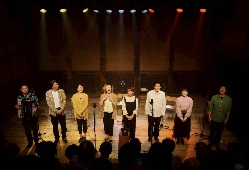 『蠅取り紙ー山田家の5人兄妹』秋　舞台集合写真
