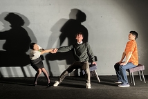 『着かず離れず』