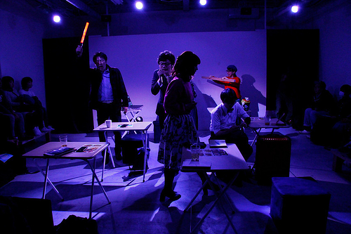 実験公演『平面的な世界、断片的な部屋』舞台写真4