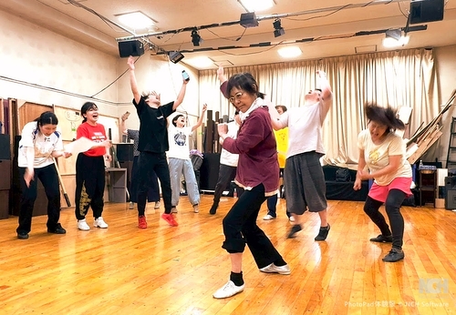 ネコ 歌の自主稽古？！